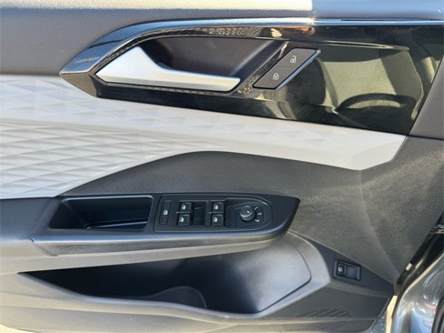 Certified 2022 Volkswagen Taos S image 10