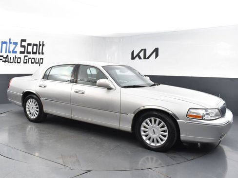 Used 2005 Lincoln Town Car Signature image 7