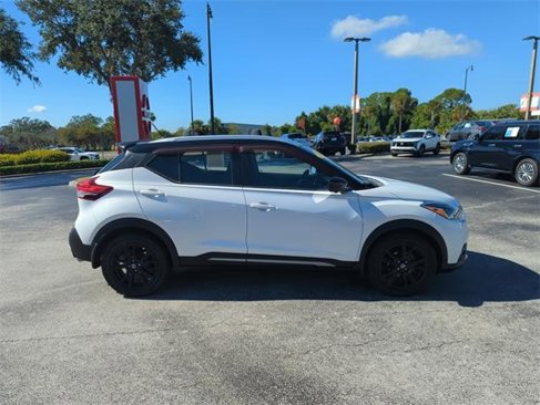 Certified 2020 Nissan Kicks SR w/ Exterior Package image 3