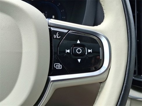 Used 2023 Volvo XC60 B5 Plus image 21