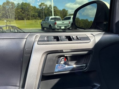 Used 2018 Toyota 4Runner SR5 image 20