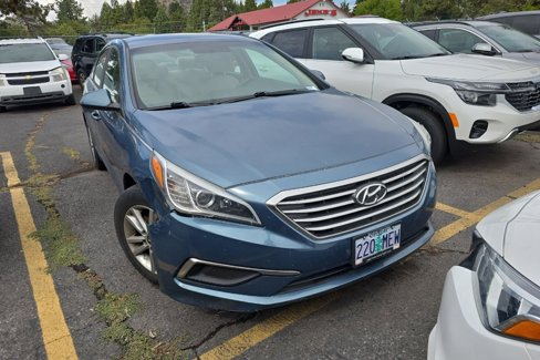 Used 2017 Hyundai Sonata SE image 2