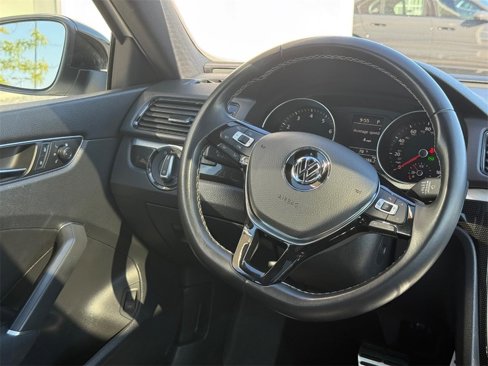 Used 2018 Volkswagen Passat 3.6 image 13