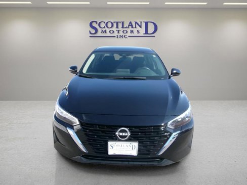 Used 2024 Nissan Sentra SV image 3