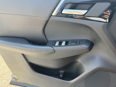 Used 2024 Mitsubishi Outlander SE image 9
