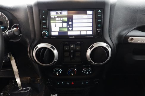 Used 2015 Jeep Wrangler Unlimited Rubicon image 11