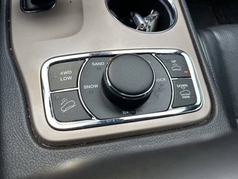 Used 2015 Jeep Grand Cherokee Summit image 16