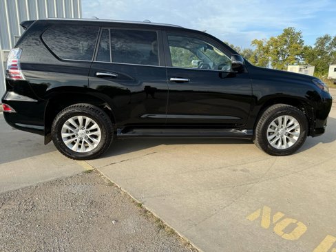 Used 2022 Lexus GX 460 Premium image 2