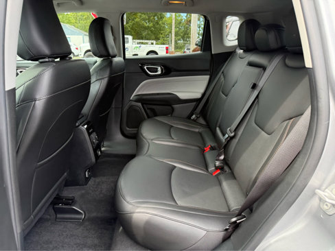 Certified 2022 Jeep Compass Limited image 25