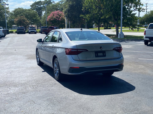 Used 2024 Volkswagen Jetta SE image 9