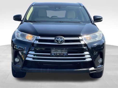 Used 2019 Toyota Highlander XLE w/ Phone Cable & Charge Package image 25