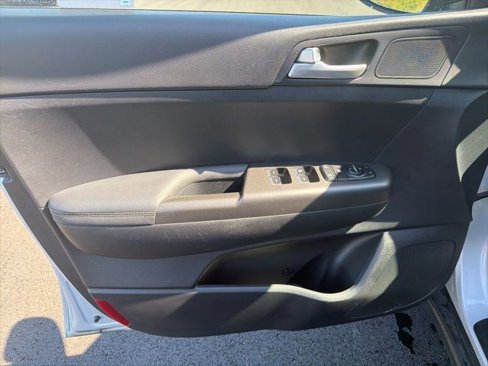 Used 2019 Kia Sportage LX image 9