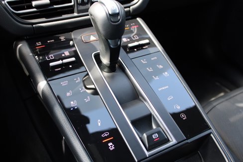 Used 2024 Porsche Macan image 21