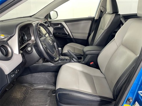 Used 2016 Toyota RAV4 Limited image 3