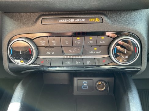 Used 2022 Ford Escape SE w/ SE Sport Appearance Package image 11