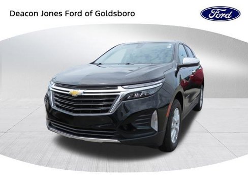Used 2023 Chevrolet Equinox LT w/ Driver Convenience Package image 3