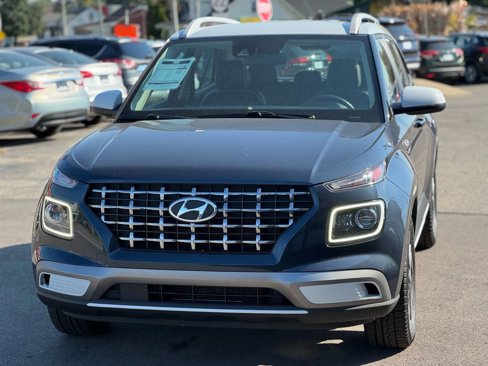 Used 2020 Hyundai Venue image 2