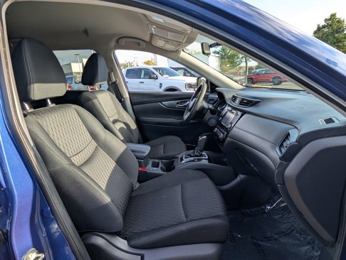 Used 2017 Nissan Rogue SV w/ SV Premium Package image 10
