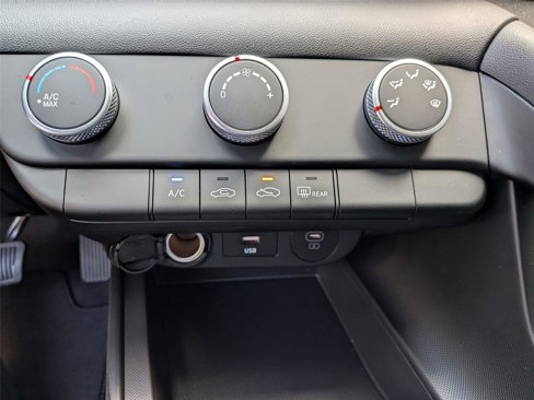 New 2025 Hyundai Elantra SE image 22