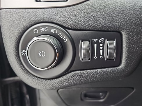 Used 2021 Jeep Cherokee Latitude Plus image 31