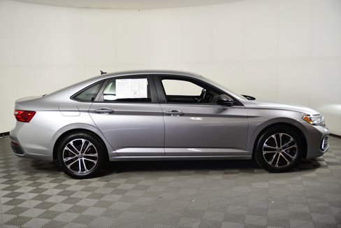 Used 2023 Volkswagen Jetta Sport image 7