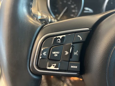 Used 2017 Jaguar XE Premium image 23