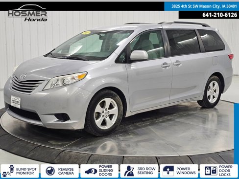 Used 2015 Toyota Sienna LE image 1