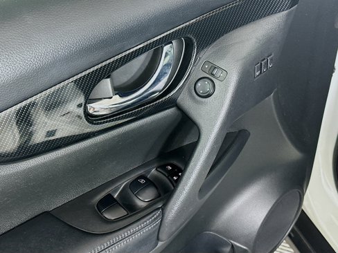 Used 2017 Nissan Rogue SL image 15