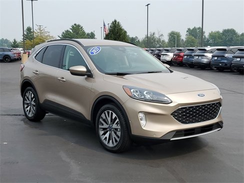 Used 2021 Ford Escape Titanium image 2