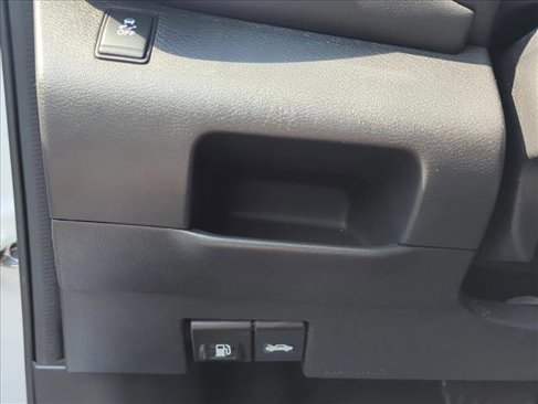 Used 2019 Nissan Kicks SR w/ SR Premium Package image 13