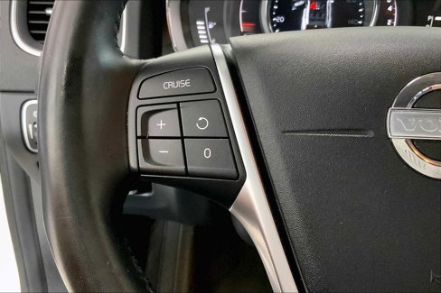 Used 2018 Volvo V60 T5 Cross Country image 22