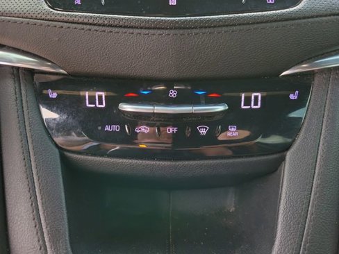 Used 2020 Cadillac XT5 Premium Luxury image 14