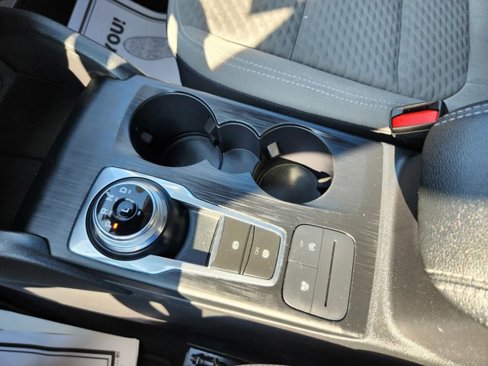 Used 2020 Ford Escape SE image 11