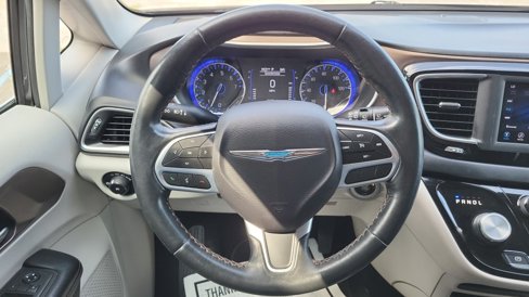 Used 2019 Chrysler Pacifica Touring-L image 29