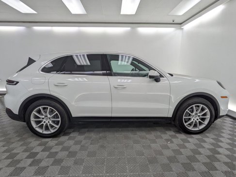Used 2025 Porsche Cayenne image 8