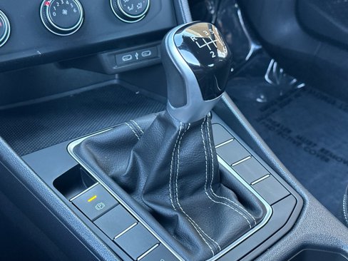 Used 2024 Volkswagen Jetta Sport image 19