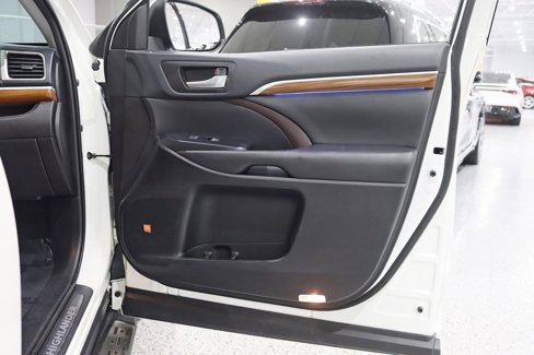 Used 2019 Toyota Highlander Limited Platinum image 33
