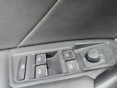 Used 2024 Volkswagen Tiguan SE image 30