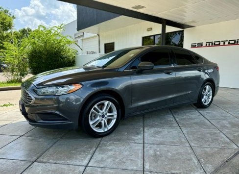 Used 2018 Ford Fusion SE image 1