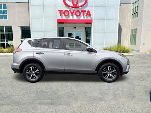 Used 2018 Toyota RAV4 XLE image 9