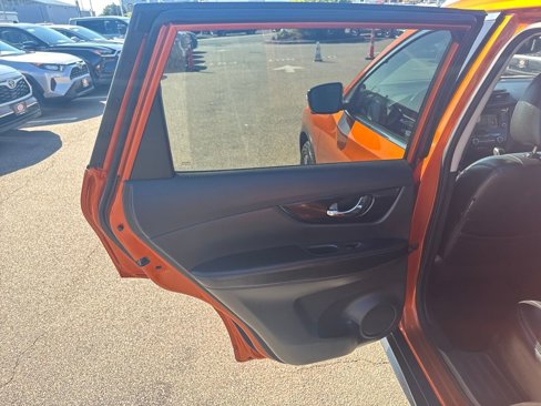 Used 2018 Nissan Rogue SL w/ Premium Package image 37