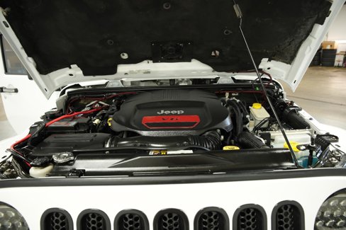 Used 2016 Jeep Wrangler Unlimited Sahara w/ Connectivity Group image 13