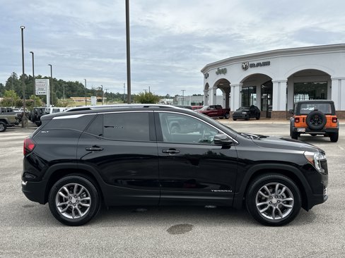 Used 2023 GMC Terrain SLT image 8