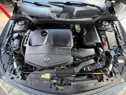 Used 2017 INFINITI QX30 Premium image 28