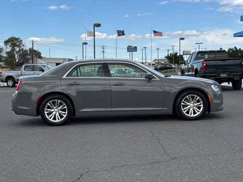 Used 2018 Chrysler 300 Touring L image 5