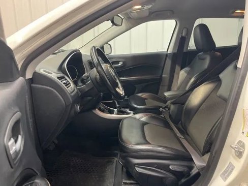 Used 2018 Jeep Compass Latitude w/ Cold Weather Group image 10