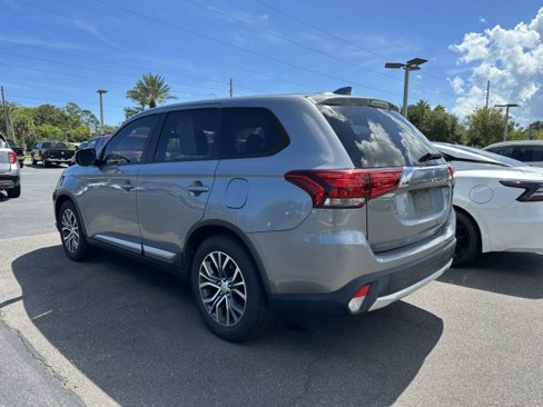 Used 2017 Mitsubishi Outlander SE image 7