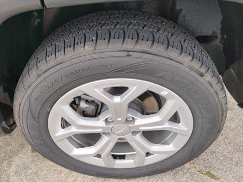 Certified 2024 Jeep Compass Latitude image 8