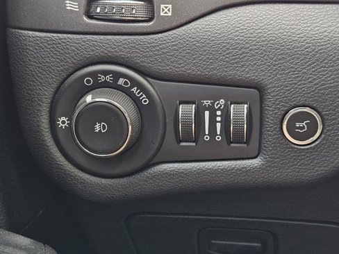 Used 2019 Jeep Cherokee Trailhawk image 33