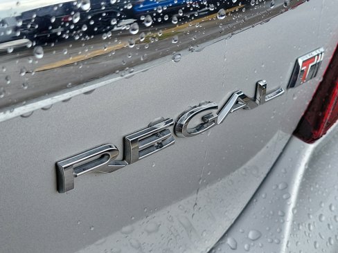 Used 2017 Buick Regal Sport Touring image 7